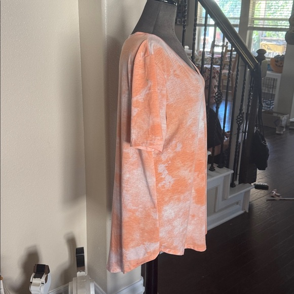 LuLaRoe Iris  Top - Picture 2 of 5